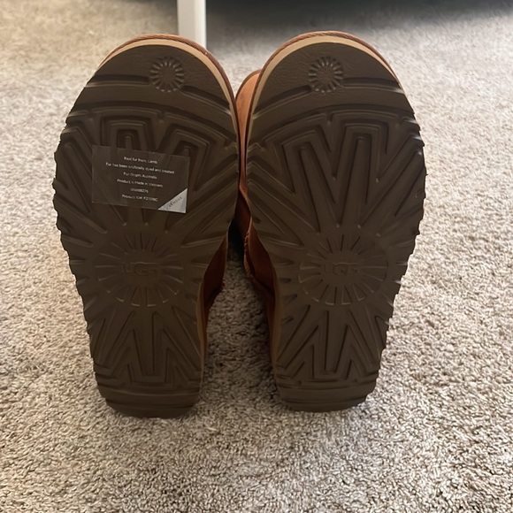 UGG boots in new condition - Picture 4 of 6